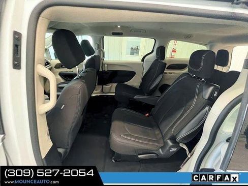 Used 2022 Chrysler Voyager LX FWD image 10