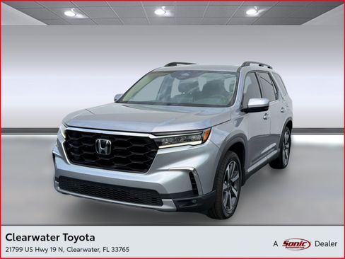 Used 2025 Honda Pilot Touring image 1