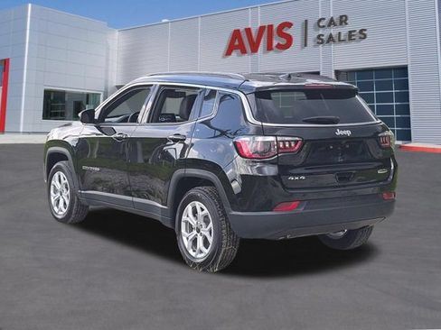 Used 2025 Jeep Compass Latitude w/ Sun & Sound Group AWD/4WD image 9
