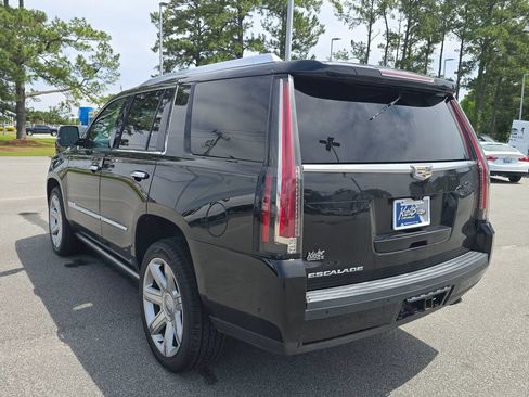 Used 2017 Cadillac Escalade Premium Luxury AWD/4WD image 3
