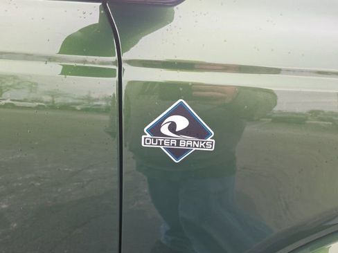 Used 2025 Ford Bronco Outer Banks image 3