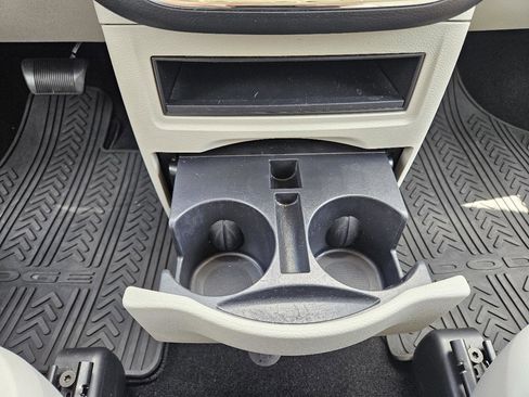 Used 2017 Dodge Grand Caravan SE FWD image 37