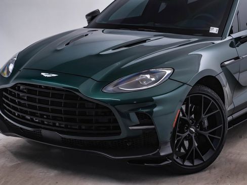 Used 2025 Aston Martin DBX 707 image 4