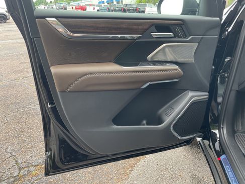 New 2026 GMC Acadia Denali Ultimate FWD image 12