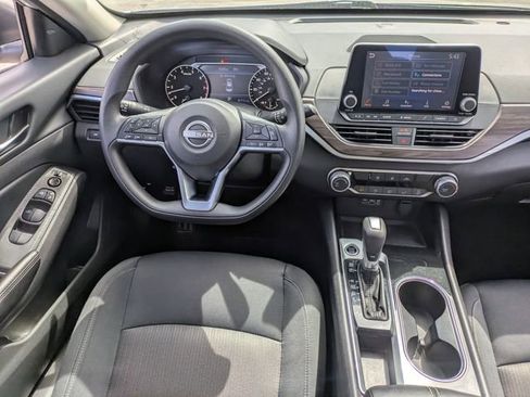 Used 2024 Nissan Altima 2.5 SV image 16