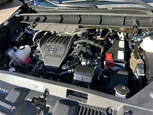 Used 2023 Toyota Highlander LE image 29