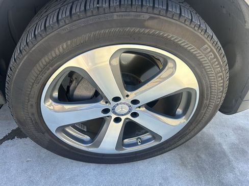 Used 2016 Mercedes-Benz GLC 300 4MATIC w/ Premium Package image 33