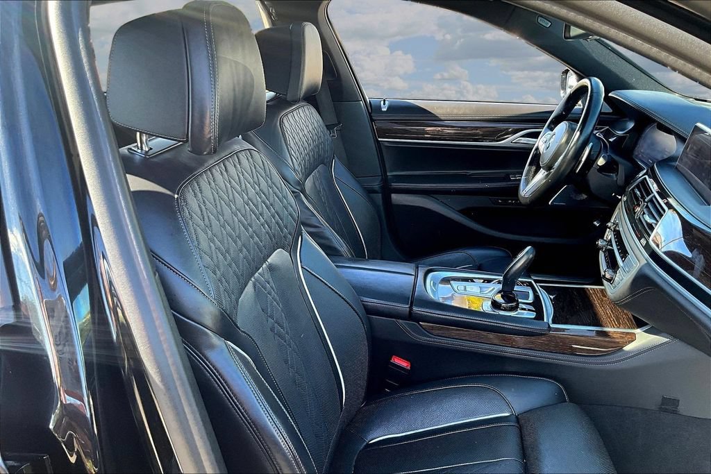 Used 2021 BMW 750i xDrive w/ Executive Package AWD/4WD image 29