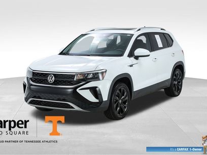 Used 2022 Volkswagen Taos SE w/ Panoramic Sunroof Package