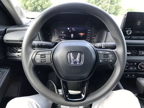 Certified 2025 Honda Accord SE image 9