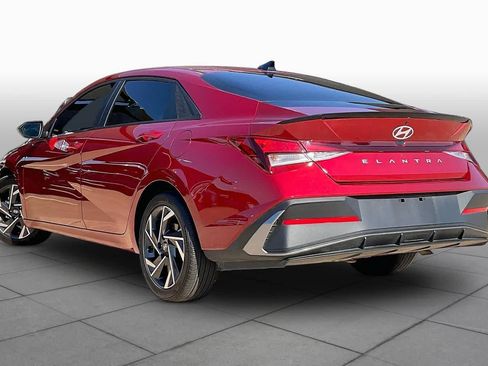 Used 2025 Hyundai Elantra Sport FWD image 13