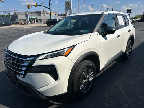 Used 2025 Nissan Rogue S AWD/4WD image 14