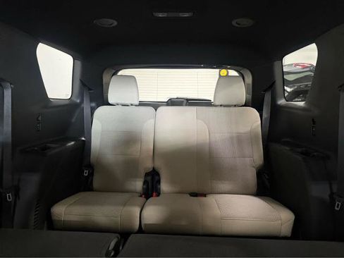 Used 2023 Chevrolet Traverse LS AWD/4WD image 15