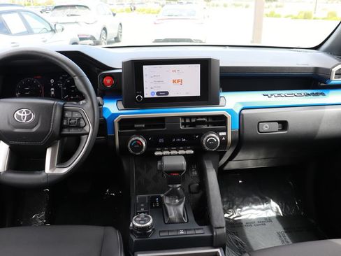 Used 2025 Toyota Tacoma TRD Off-Road AWD/4WD image 14