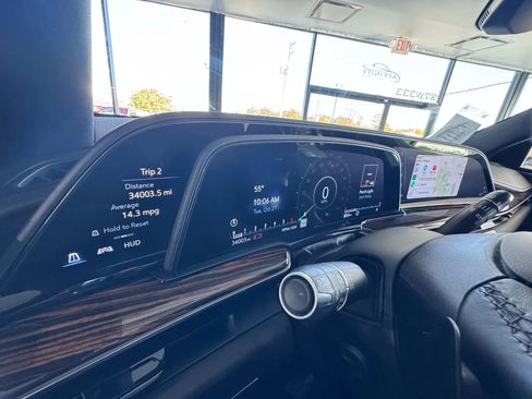 Used 2021 Cadillac Escalade Premium Luxury image 31