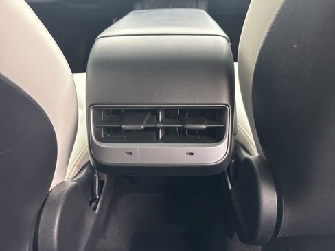 Used 2021 Tesla Model Y Long Range image 17