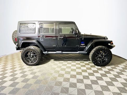 Used 2018 Jeep Wrangler Unlimited Sahara w/ Connectivity Group image 9