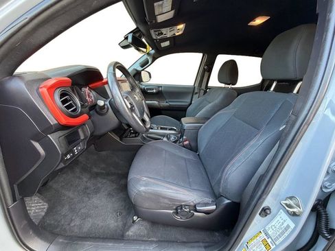 Used 2019 Toyota Tacoma TRD Off-Road image 11