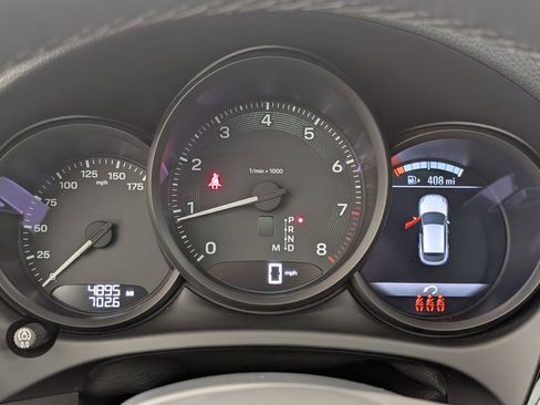 Used 2025 Porsche Macan image 27