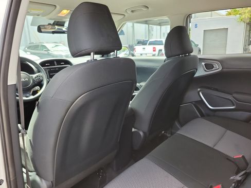 Used 2025 Kia Soul LX w/ LX Technology Package FWD image 11