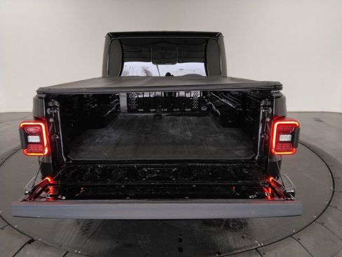 Used 2021 Jeep Gladiator Overland image 9