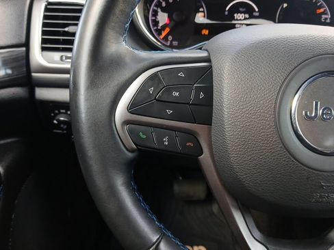 Used 2019 Jeep Grand Cherokee Laredo AWD/4WD image 11