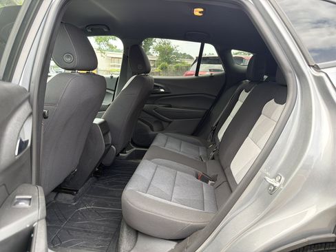 Used 2024 Chevrolet Trax RS w/ Driver Confidence Package FWD image 28