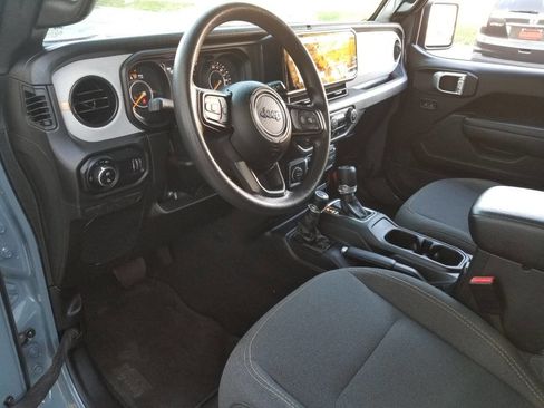 Certified 2024 Jeep Gladiator Sport image 10