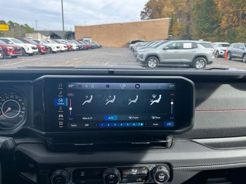 Used 2025 Jeep Wrangler Unlimited Rubicon image 18