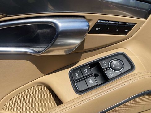 Used 2017 Porsche 911 Carrera 4S image 15