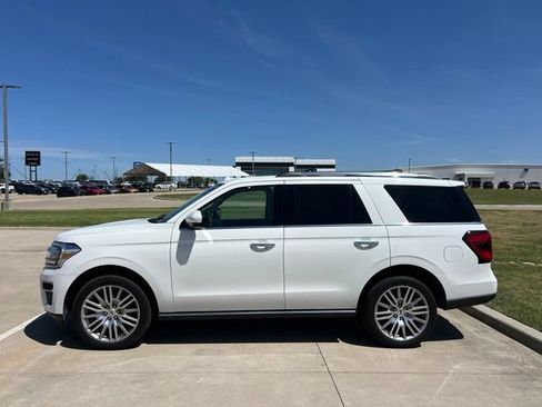 Used 2022 Ford Expedition Limited AWD/4WD image 3