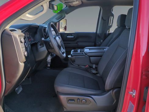 Used 2022 Chevrolet Silverado 2500 Custom w/ Custom Value Package image 10