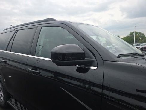 Used 2025 Ford Expedition Active AWD/4WD image 5