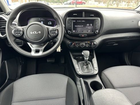 Used 2023 Kia Soul LX w/ LX Technology Package image 4