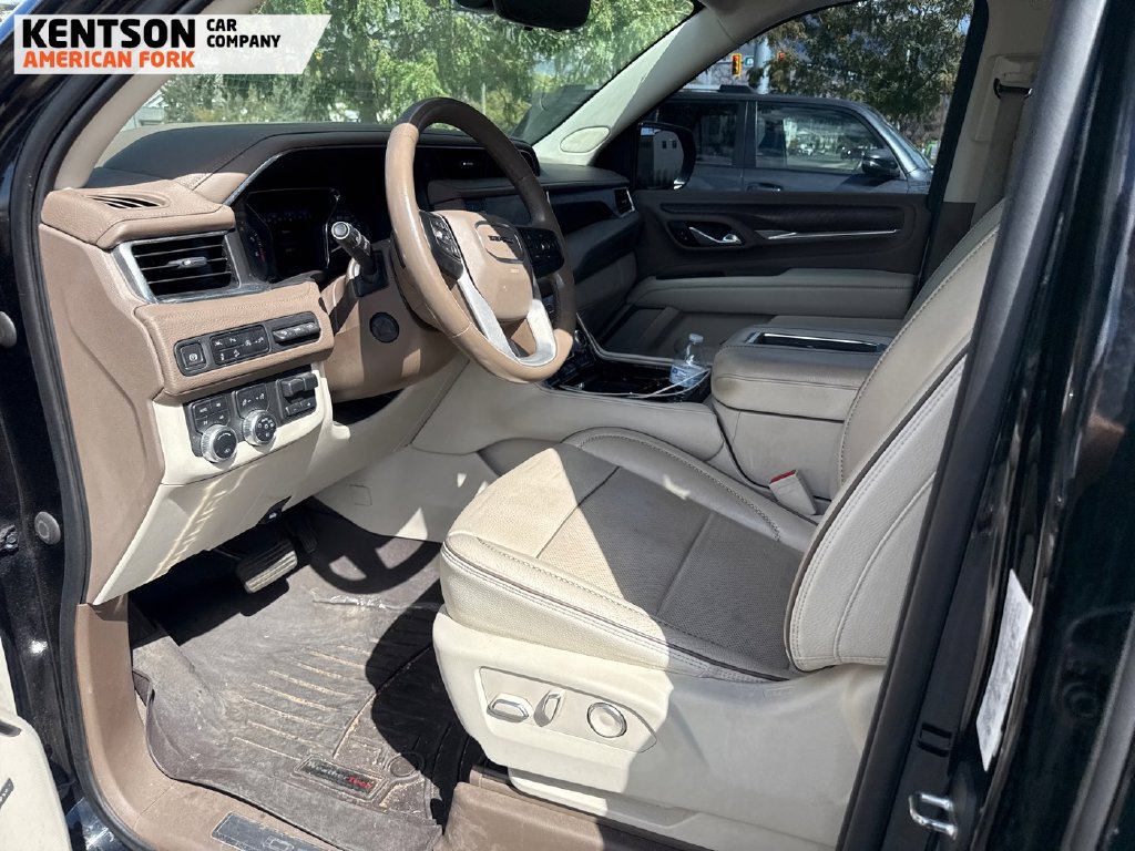Used 2021 GMC Yukon Denali w/ Denali Ultimate Package AWD/4WD image 3