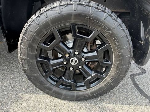 Used 2018 Nissan Titan SL w/ Midnight Edition AWD/4WD image 17