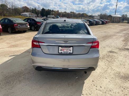 Used 2013 Chrysler 200 LX image 3