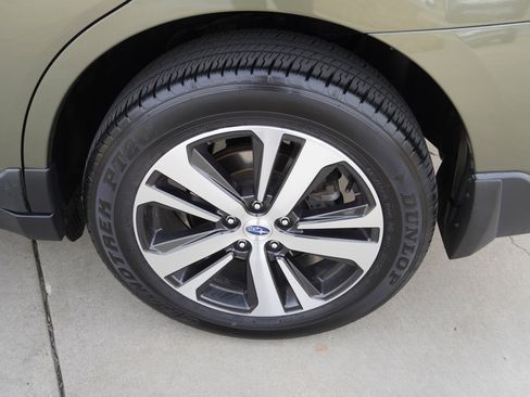 Used 2018 Subaru Outback 2.5i Limited image 12