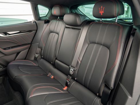 Used 2024 Maserati Levante GT Ultima image 33