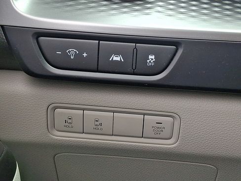Used 2024 Kia Carnival LX FWD image 25