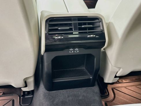 Used 2025 BMW 530i w/ Premium Package RWD image 27