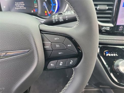 New 2023 Chrysler Pacifica Touring-L w/ S Appearance Package image 23