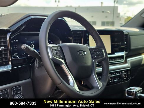 Used 2024 Chevrolet Silverado 1500 LT Trail Boss w/ Convenience Package II image 18