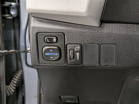 Used 2016 Toyota Corolla LE image 21