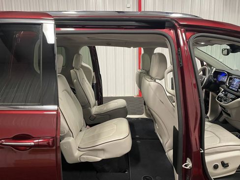 Used 2019 Chrysler Pacifica Limited w/ Tire & Wheel Group image 44