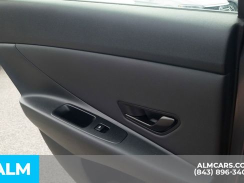 Used 2025 Hyundai Elantra Sport image 25