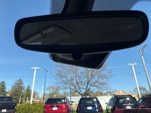 Used 2023 Chrysler Pacifica Touring-L FWD image 40