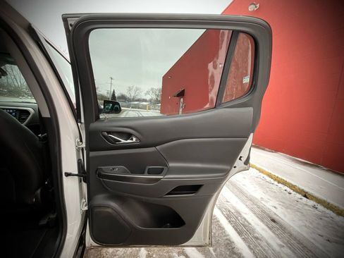 Used 2018 GMC Acadia SLT image 31