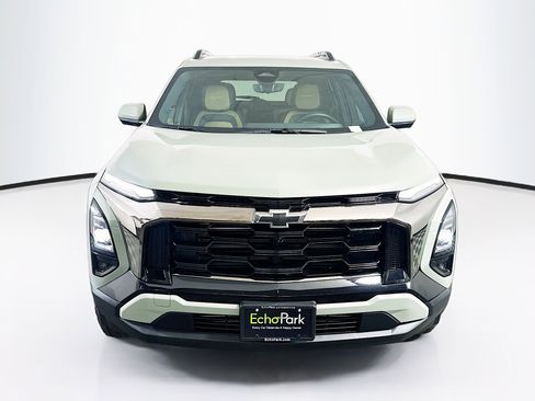 Used 2025 Chevrolet Equinox ACTIV w/ Safety and Technology Package FWD image 2
