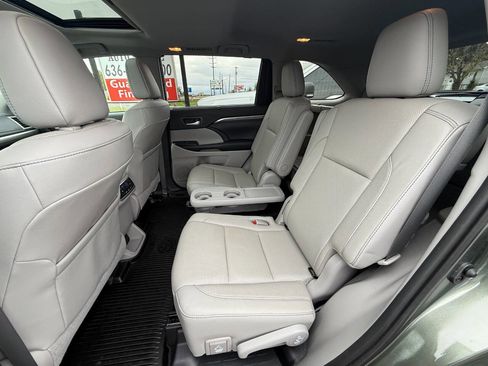 Used 2019 Toyota Highlander AWD V6 image 9